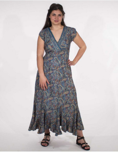 Long-necked dress with heart hiding coll