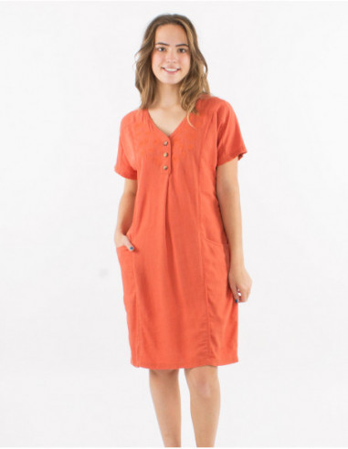 Robe courte en lin, broderies spirales