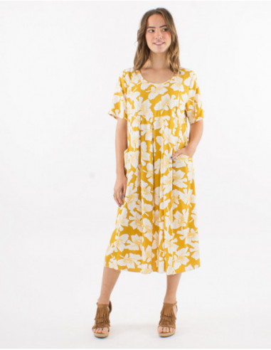 Chic floral print midi dress with linen