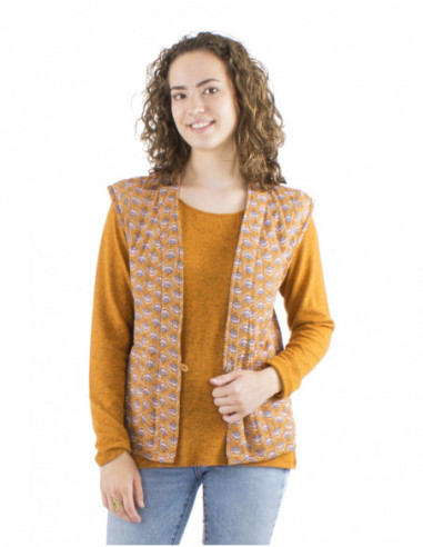 No sleeves ethnic jacket, quilted fabric